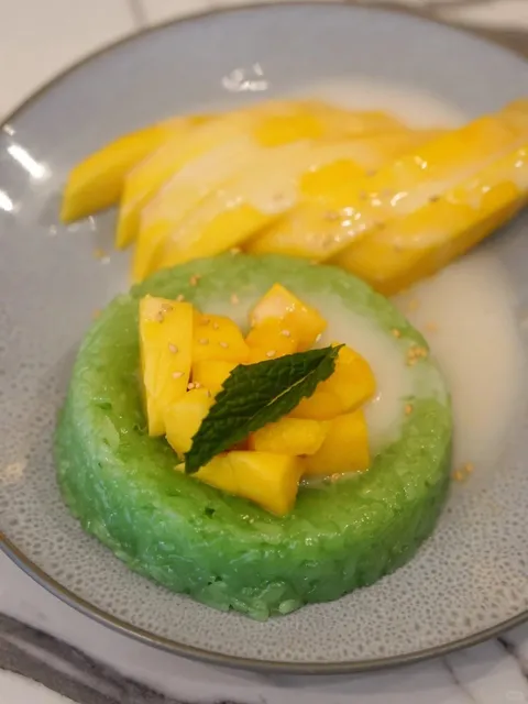 👉 Mango Sticky Rice So Good I Had to Order It! 👍