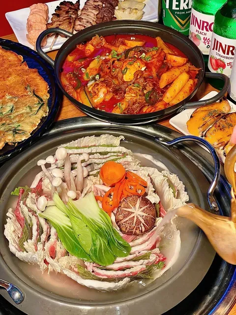 👑 Mille-Feuille Beef & Cabbage Hot Pot ♨️ Cozy Korean Late-Night Eats