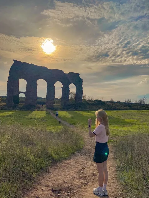 🌳 The Perfect Picnic Spot at the Ancient Roman Aqueduct Park 🧺⛲️