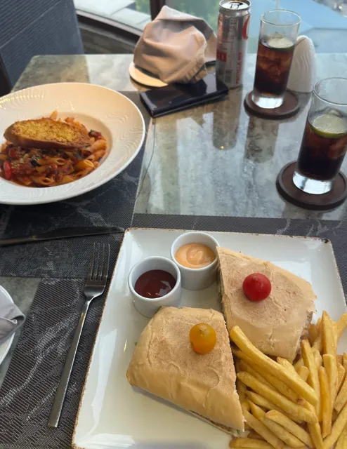 The Clouds ☁️: 10th-Floor Views, 15$ Feasts, Perfect for a Layover