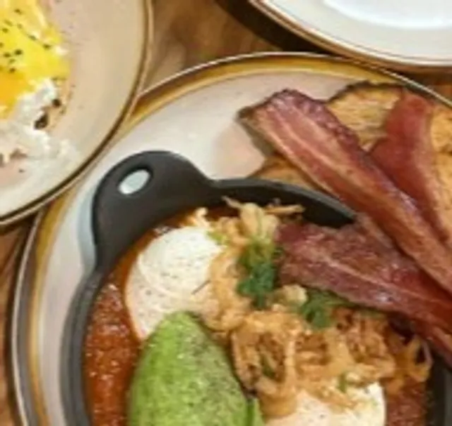 A Bright & Modern Breakfast & Brunch Haven in Downtown Pittsburgh 🌟