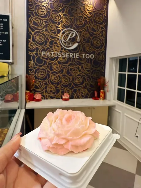 🍰 This LA Bakery Is Too Good – $1 Egg Tarts & Cake Shots!