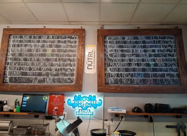 Trying a Craft Brew Restaurant in Downtown Tampa 🍻