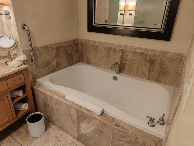 Stay at This Hotel in Las Vegas 🏨✨