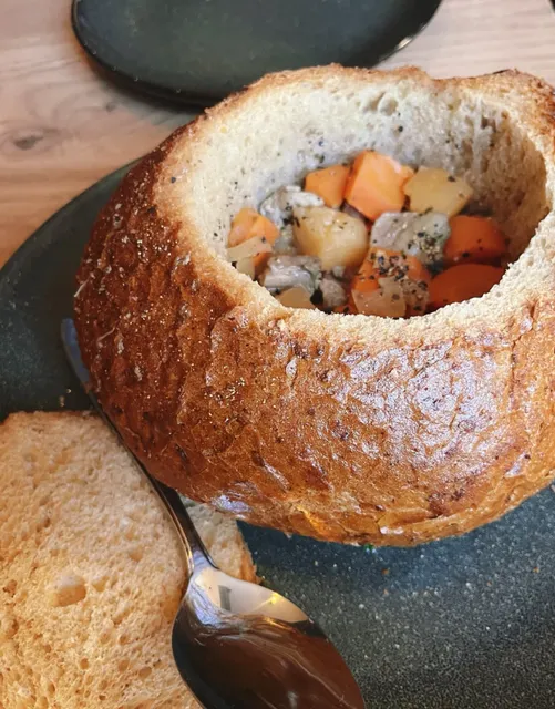 🇮🇸 Iceland Must-Try: Endlessly Refillable Classic Bread Sheep Soup 