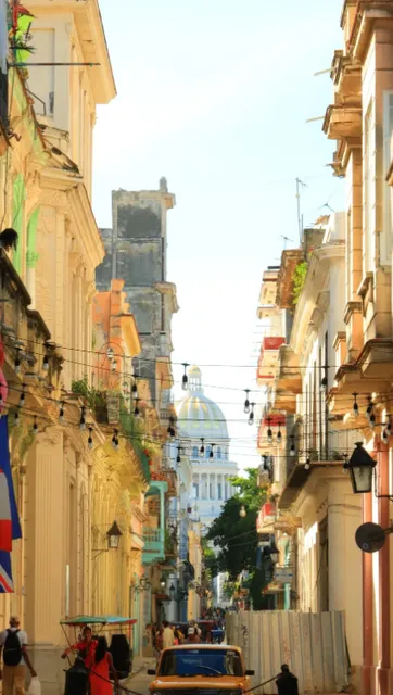 Cuba Travel Guide | A Blend of Vintage Charm and Caribbean Passion 🌴