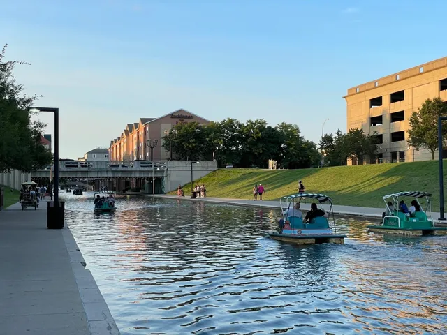 Indianapolis Adventure: A Solo One-Day Road Trip 🚗💨