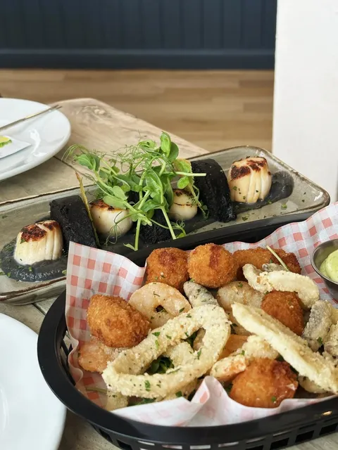 Edinburgh | This Seaside Restaurant 🌊 Has the Vibe on Lock