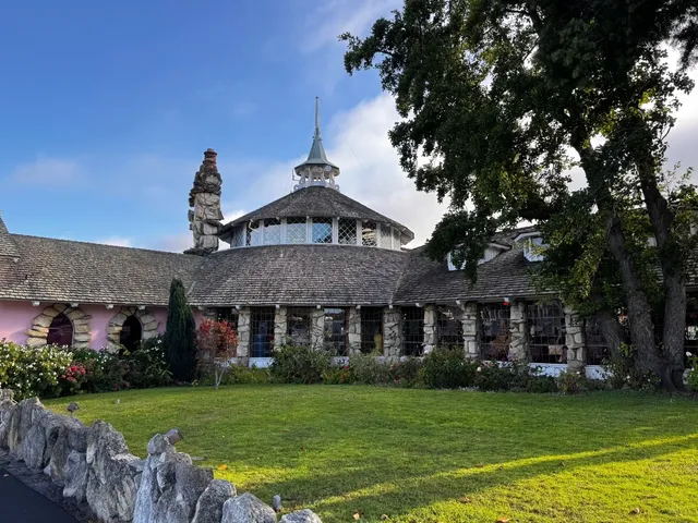 Madonna Inn – A Dreamy Hotel Experience 🏰💫