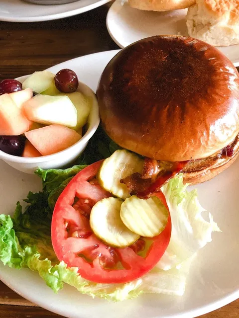 Starwood Cafe | The Leisurely Ritual of Lakeside Brunch