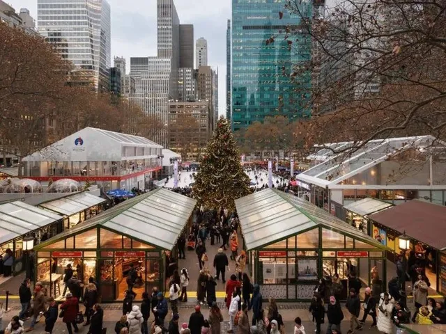 🌟 The Bryant Park Holiday Market in New York is now open!
