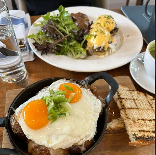 Vancouver Mini-Getaway: 3-Day Kelowna & Osoyoos Adventure