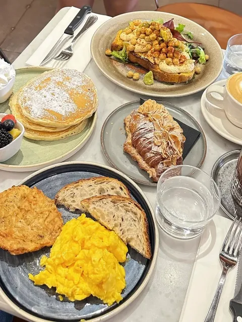 🇮🇹 Rome's Brunch Heaven 🍳🥓🥞