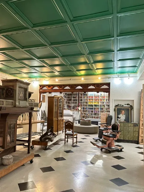 Vintage Shopping near Seattle • Downtown Tacoma 🛍️📻