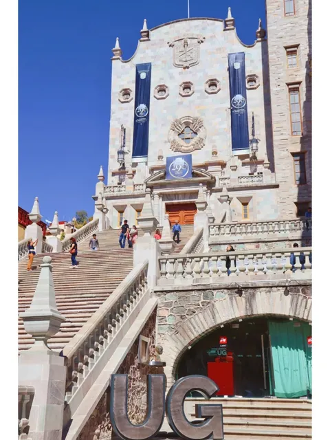 🏟️📚 University of Guanajuato: A Splash of White in a Rainbow City 🏟