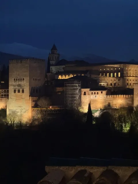 🎸 Granada Travel Guide: Eat, Stay, Transport & Play
