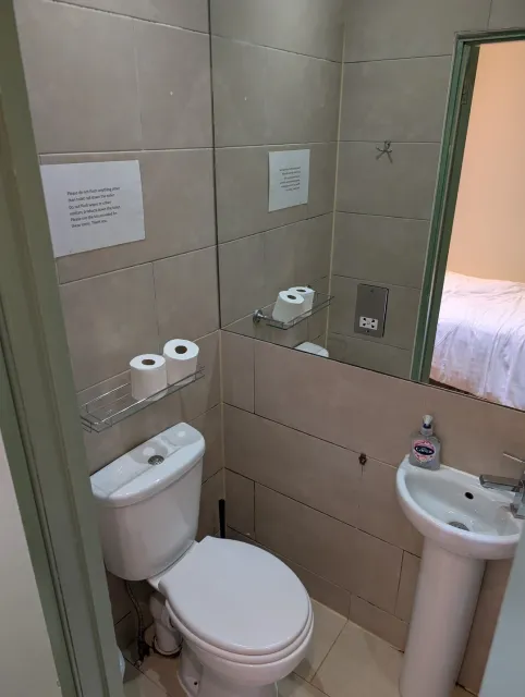 A Clean & Cozy Stay Near Earl‘s Court 🧳🛏️✨