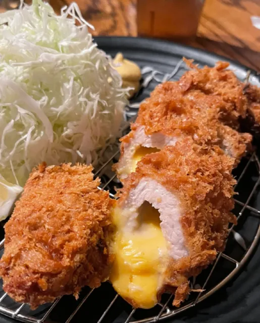 The golden mask is flying up!