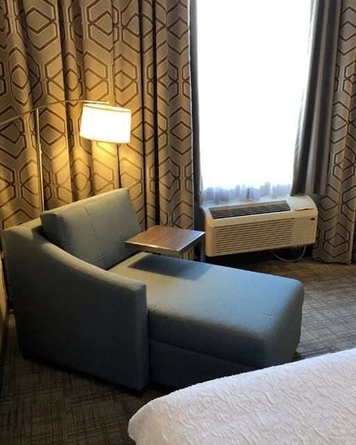 🏨 Hampton Inn & Suites Minneapolis University Area