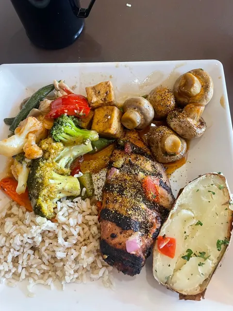 🇨🇦 USask Cafeteria Review: Lunch vs Dinner Buffet Showdown! 🍽️