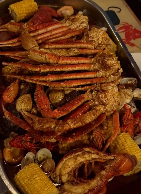 🦀 Captain Crab: A Seafood Lover’s Getaway in Brooklyn Center! 🌊