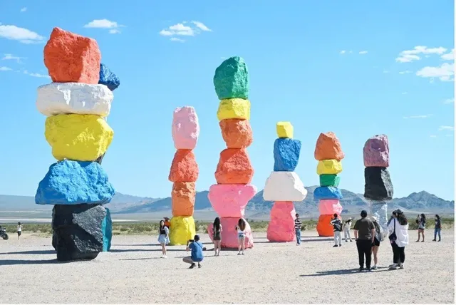 Super Fun FREE Attractions in Las Vegas! A Complete Guide! 🎉✨