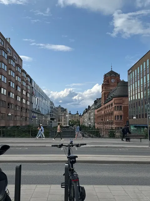 🇸🇪 The Aesthetics of a Stockholm Midsummer Night — Dancing 