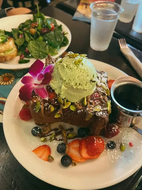 This Brunch Spot Has Hosted Every Friend Who Visits Me in LA! 🍳☕️