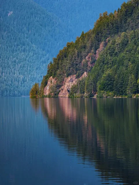🌿 Seattle’s Hidden Gem: Lake Crescent 🌙 – America’s “Jiuzhaigou”? 😍