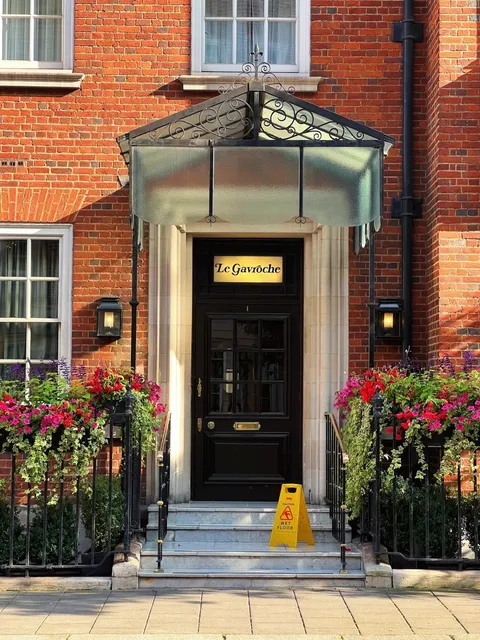   London's Legendary 2-Michelin-Starred French Institution 🌟🌟