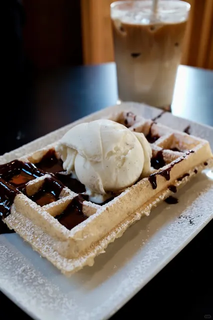 Brussels | The Waffles Here Are Truly Delicious 🥧