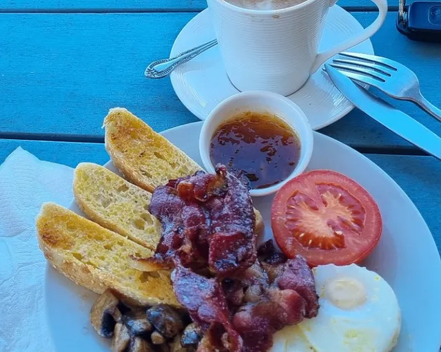 Minniribbie Farm – A Free-Range Pig Farm & Café Experience in Lincoln