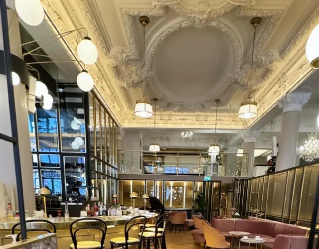 Montreal's Epitome of French Elegance 🎩✨