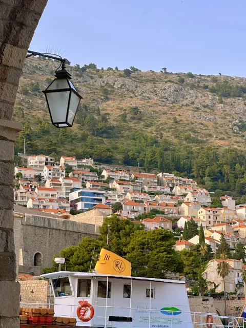 Dubrovnik Dining: Where the Food Outshines the View! 🌊🍽️