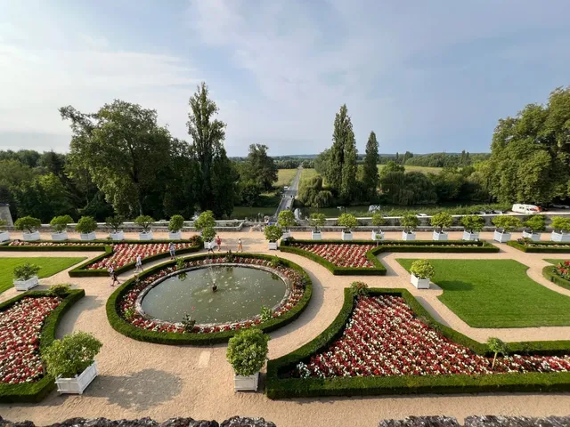  A super dreamy check-in spot—the Chateau d’Ussé! 💖👑