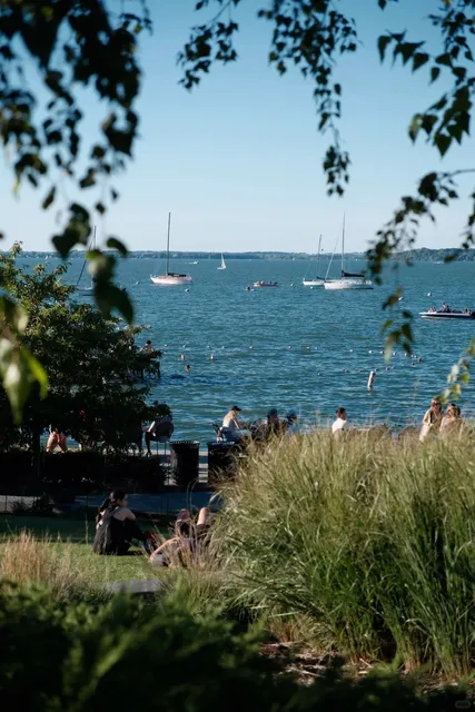 📍 Madison｜Lake Mendota Blue 💙
