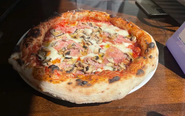 🇩🇪 Gießen's Hidden Gem: Insanely Good Pizza & Fried Chicken Burgers!