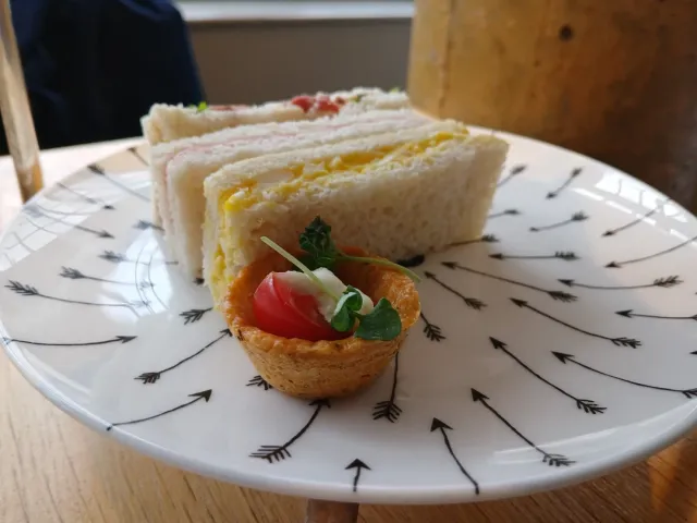 Dreaming of Star-Studded Scones & Jam 🧁