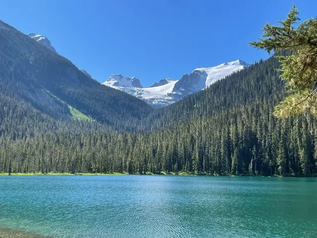 Exploring Joffre Lakes: A British Columbia Gem