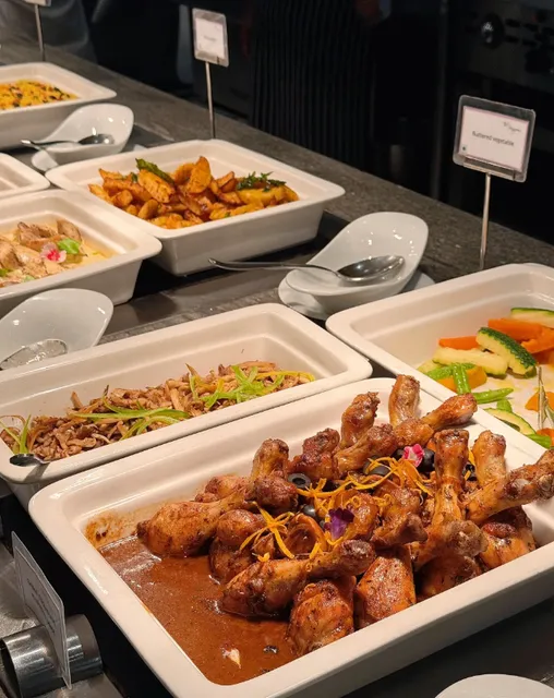 Lakeside: Seafood Feast for 6000 LKR, Unbeatable Value 🌟