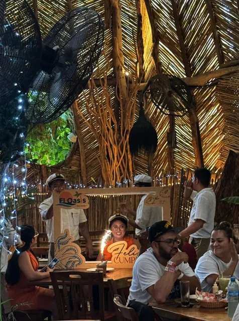 El Oasis Mariscos | Cancún’s Jungle-Themed Seafood Fiesta