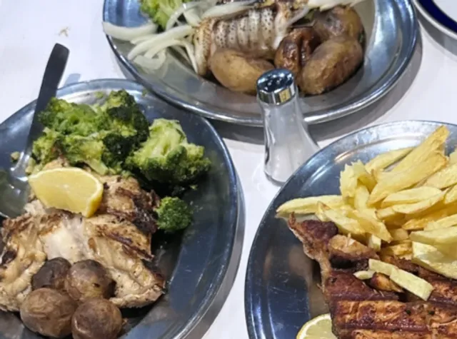 Lisbon's Hidden Gems: Local Favorites (Cheap & Delicious!)