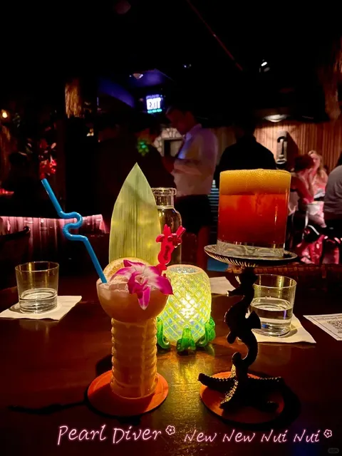 Chicago Bar | Three Dots And A Dash 🍸