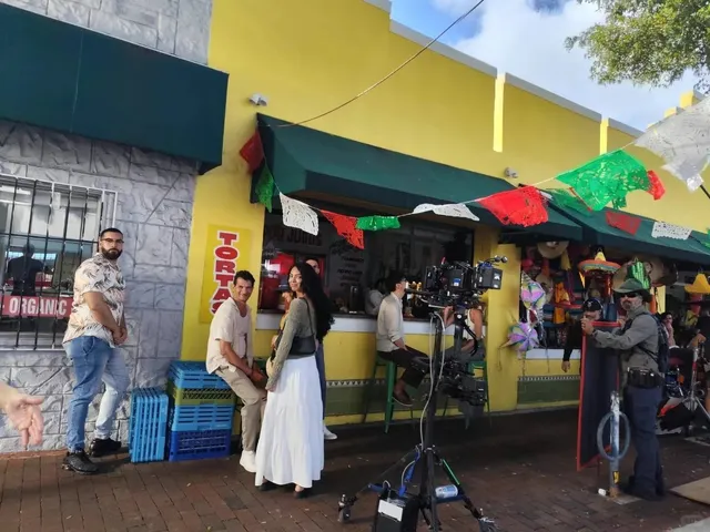 Miami Travel Guide 🚌 No Car Needed