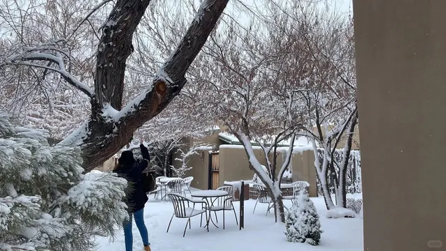 So Perfect for Soaking in Hot Springs on a Snowy Day! ❄️💖