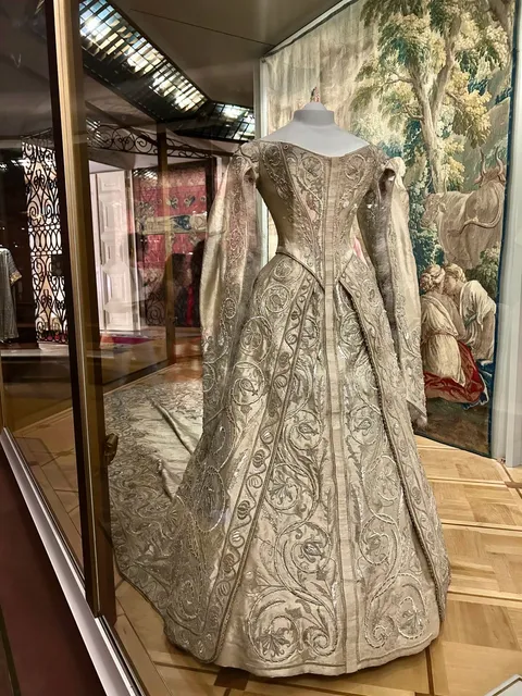 The High-End Garments of the Armoury Chamber