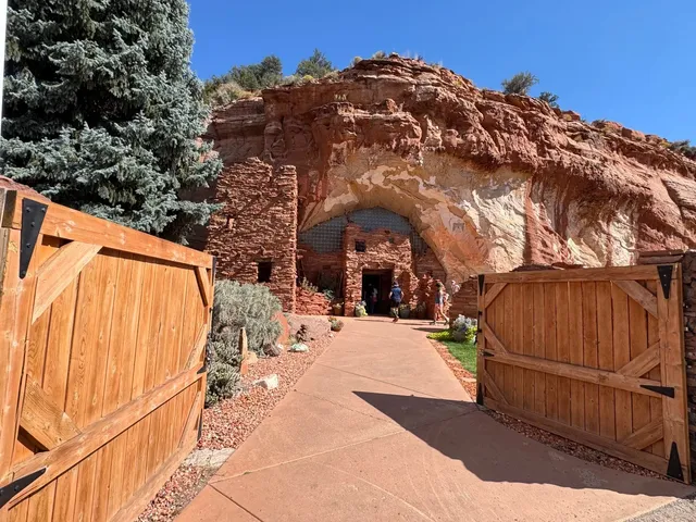 🇺🇸 Moqui Cave 🕳️✨