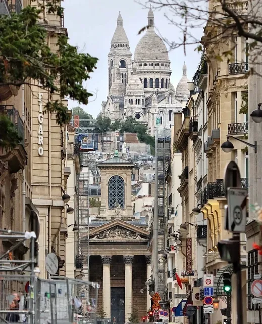 Paris | Sharing Cinematic Photo Spots in Montmartre