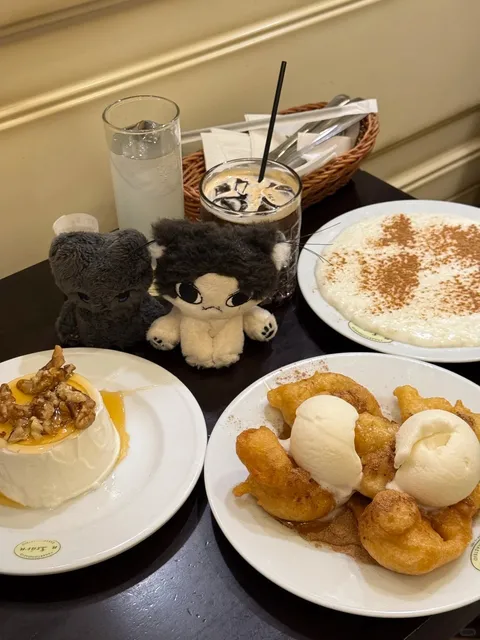 🇬🇷 Must-Eat Century-Old Greek Yogurt in Athens! 🥛🍯