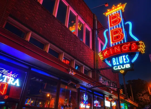 Eating Famous Tennessee BBQ Ribs in Memphis, Listening to the Blues